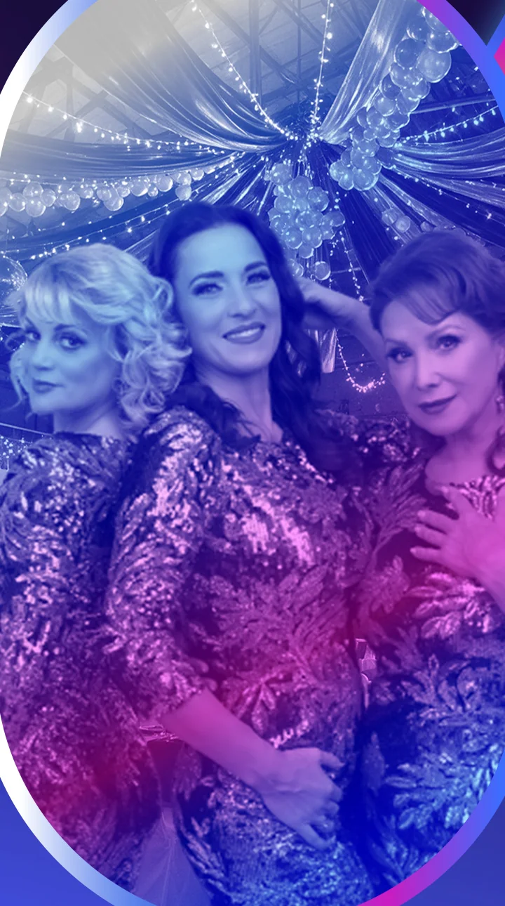 The three singers of Dívák Produkció in sequin dresses